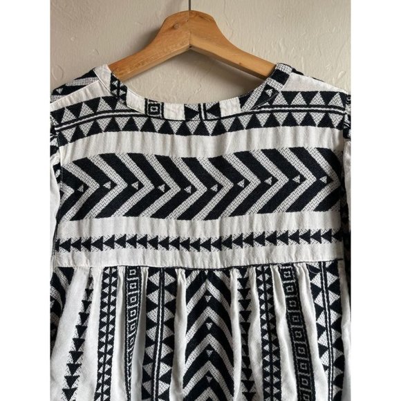Old Navy Aztec V Neck Top - Picture 5 of 10